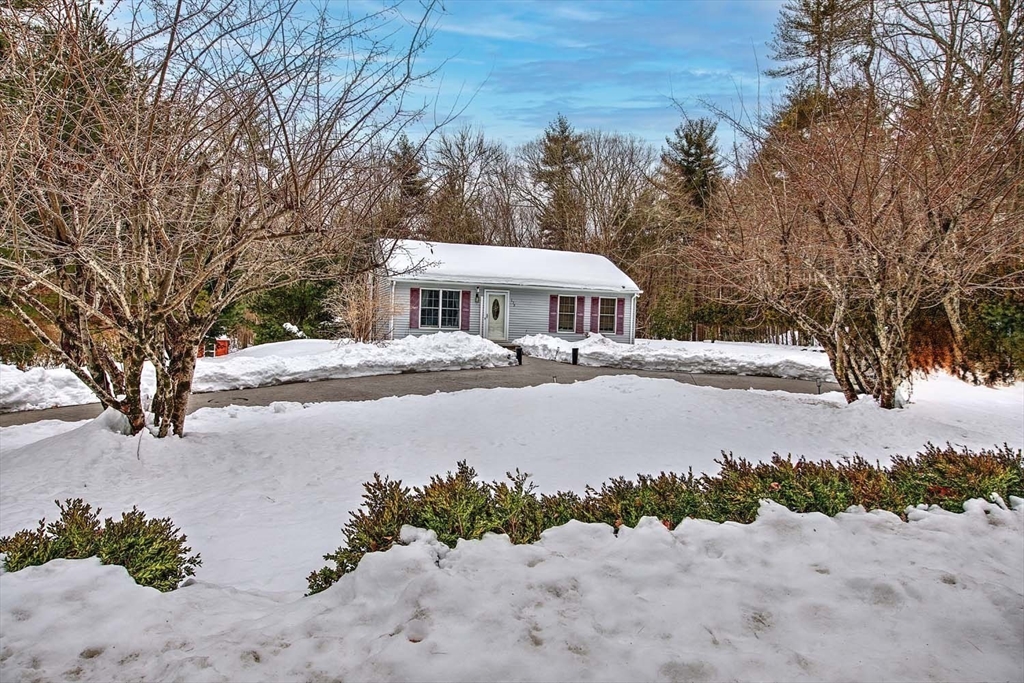 173 Quanapoag Road Freetown, MA 02717 - Photo 1 of 35 Gallery Image 1