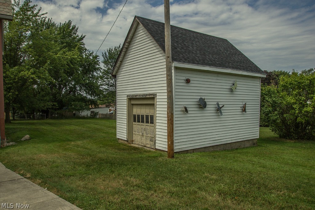 7688 York Road Cleveland, OH 44130 - Photo 18 of 22 One car garage with electric. Two stories! Plenty of storage!