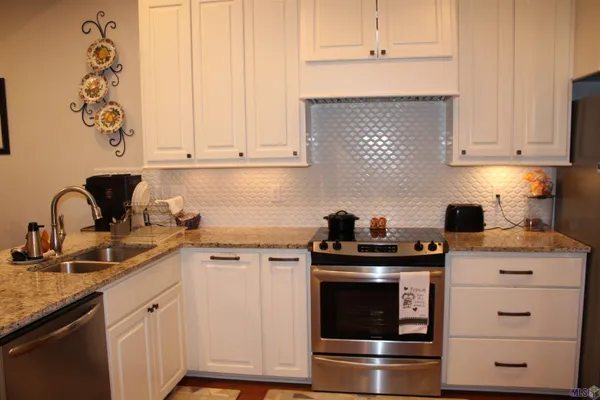 $240,000 | 13804 Azalea Drive, St. Francisville, LA 70775