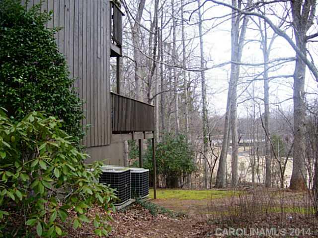 4723 Rounding Run Road, Unit 5 Charlotte, NC 28277 - Photo 10 of 12 a backyard of a house with lots of green space