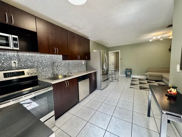 $1,600 | 150 Northeast 146th Street, Unit 1, Miami, FL 33161