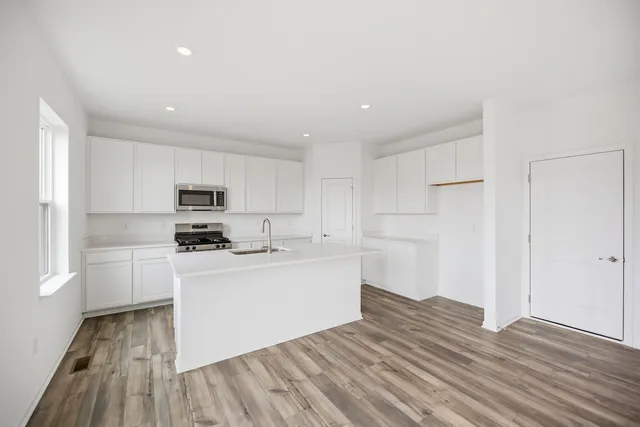 $379,090 | 646 West Ashton Drive, Maple Park, IL 60151