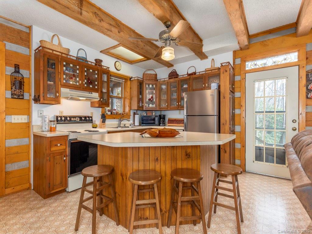 180 Little Mountain Road Maggie Valley, NC 28751 - Photo 5 of 20 Gallery Image 5