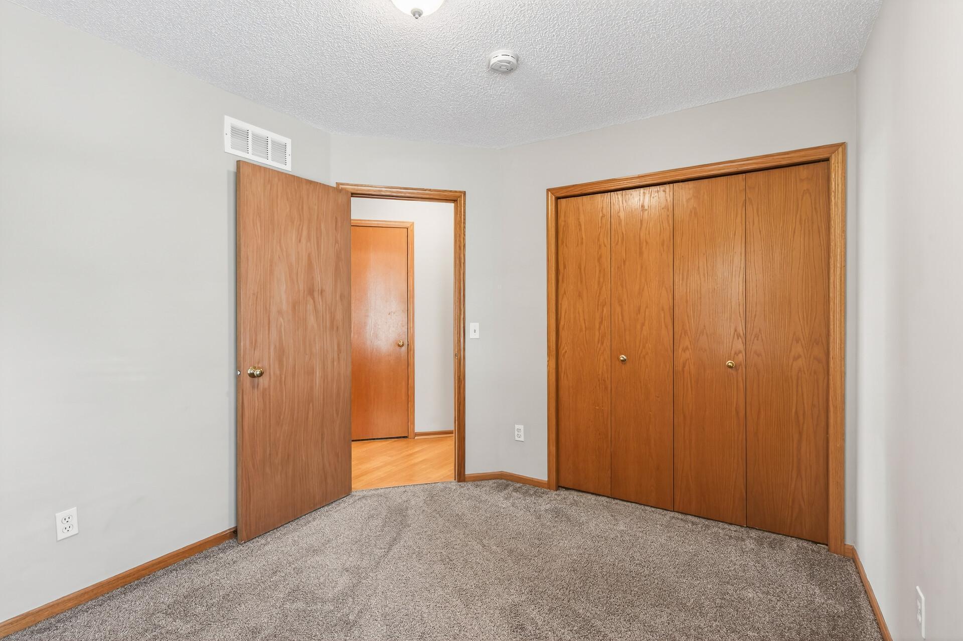 2121 Southwind Road Maplewood, MN 55109 - Photo 19 of 26