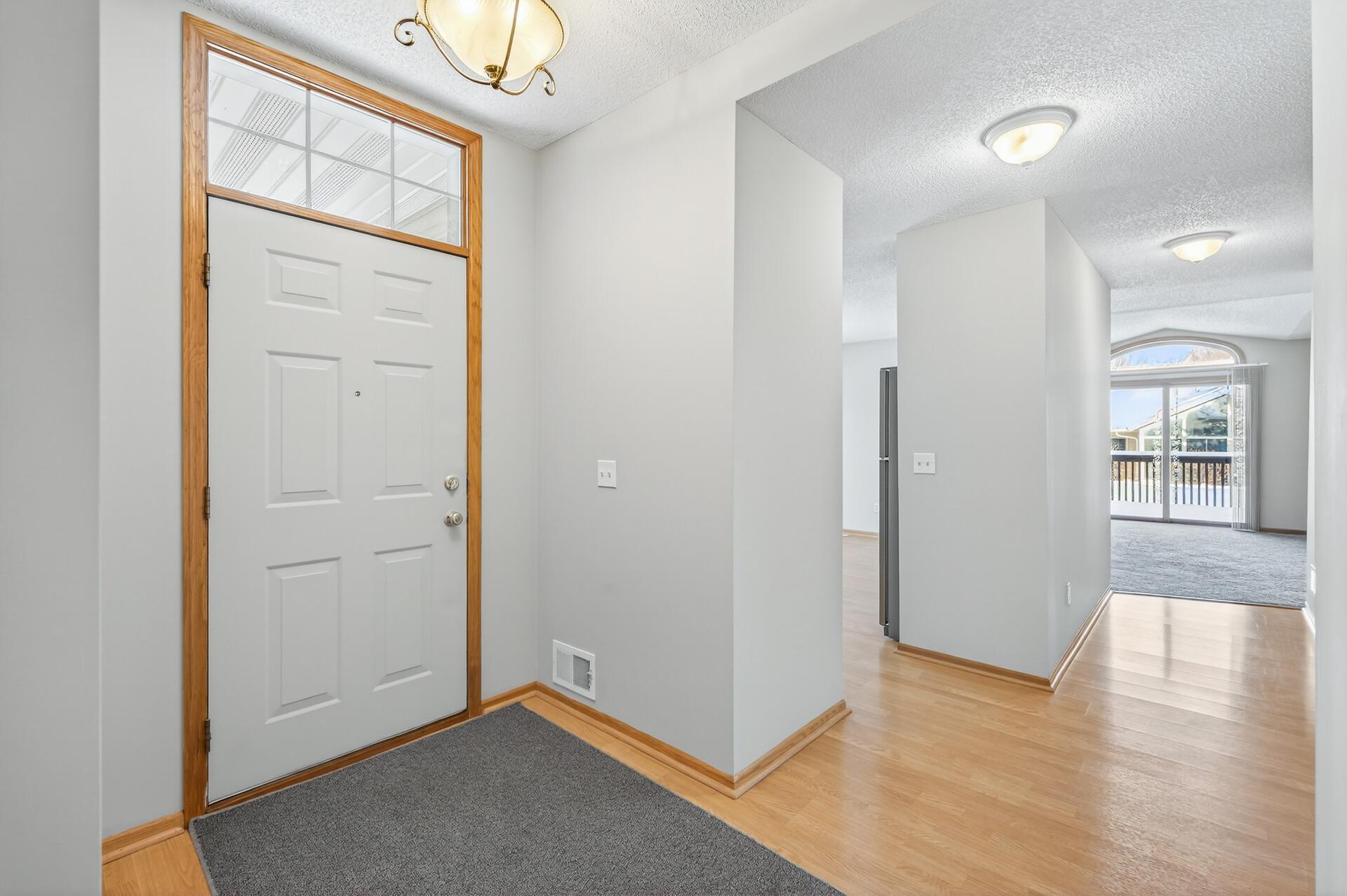 2121 Southwind Road Maplewood, MN 55109 - Photo 3 of 26