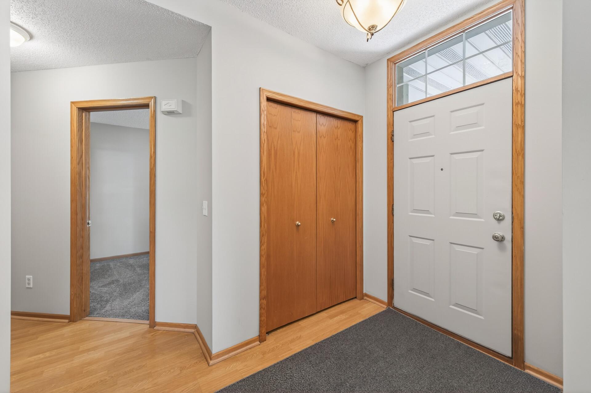 2121 Southwind Road Maplewood, MN 55109 - Photo 4 of 26