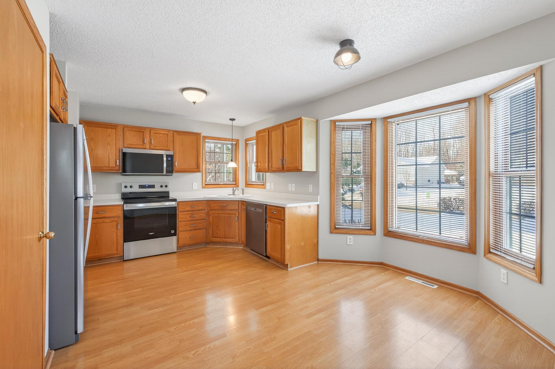 2121 Southwind Road Maplewood, MN 55109 - Photo 5 of 26