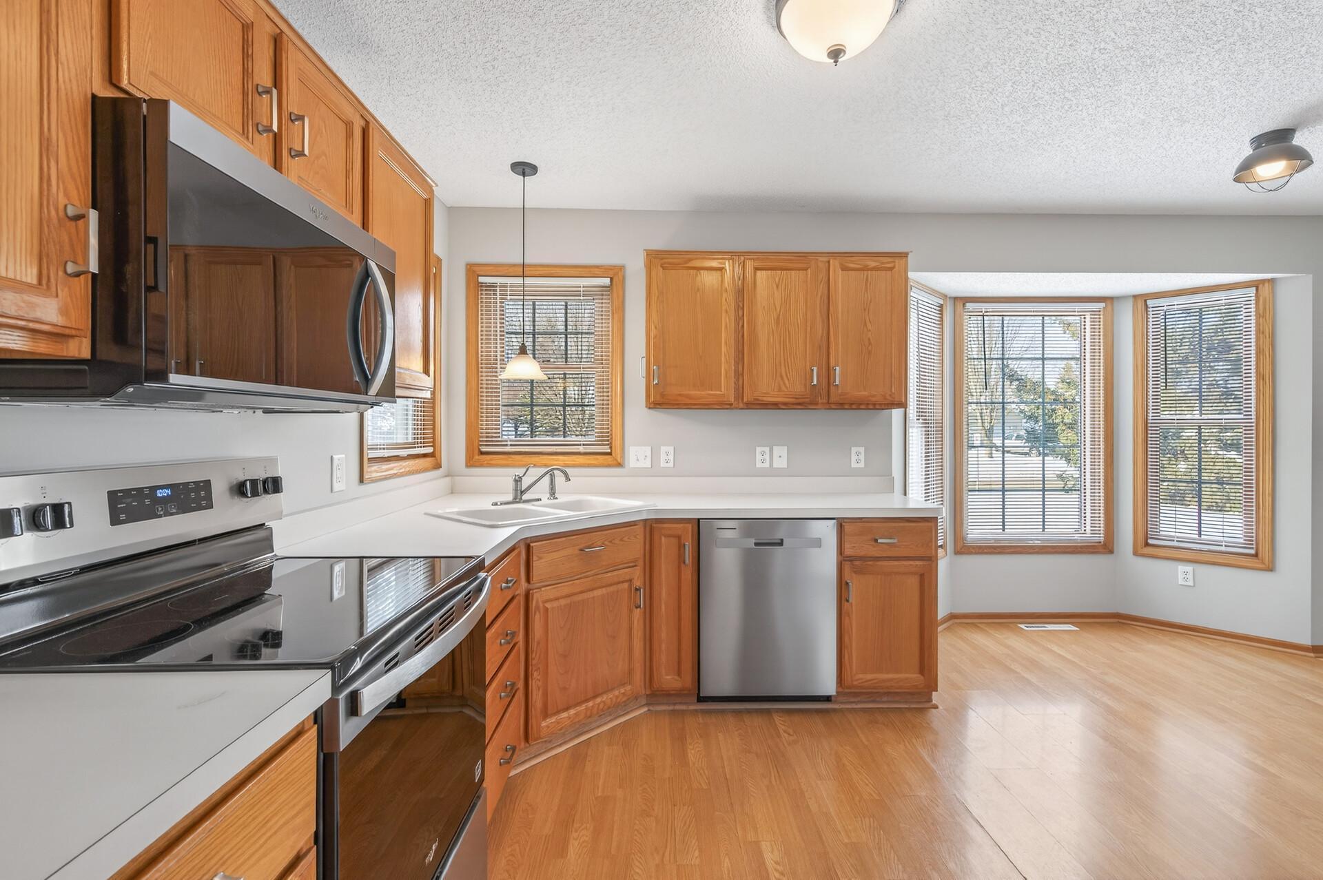 2121 Southwind Road Maplewood, MN 55109 - Photo 6 of 26