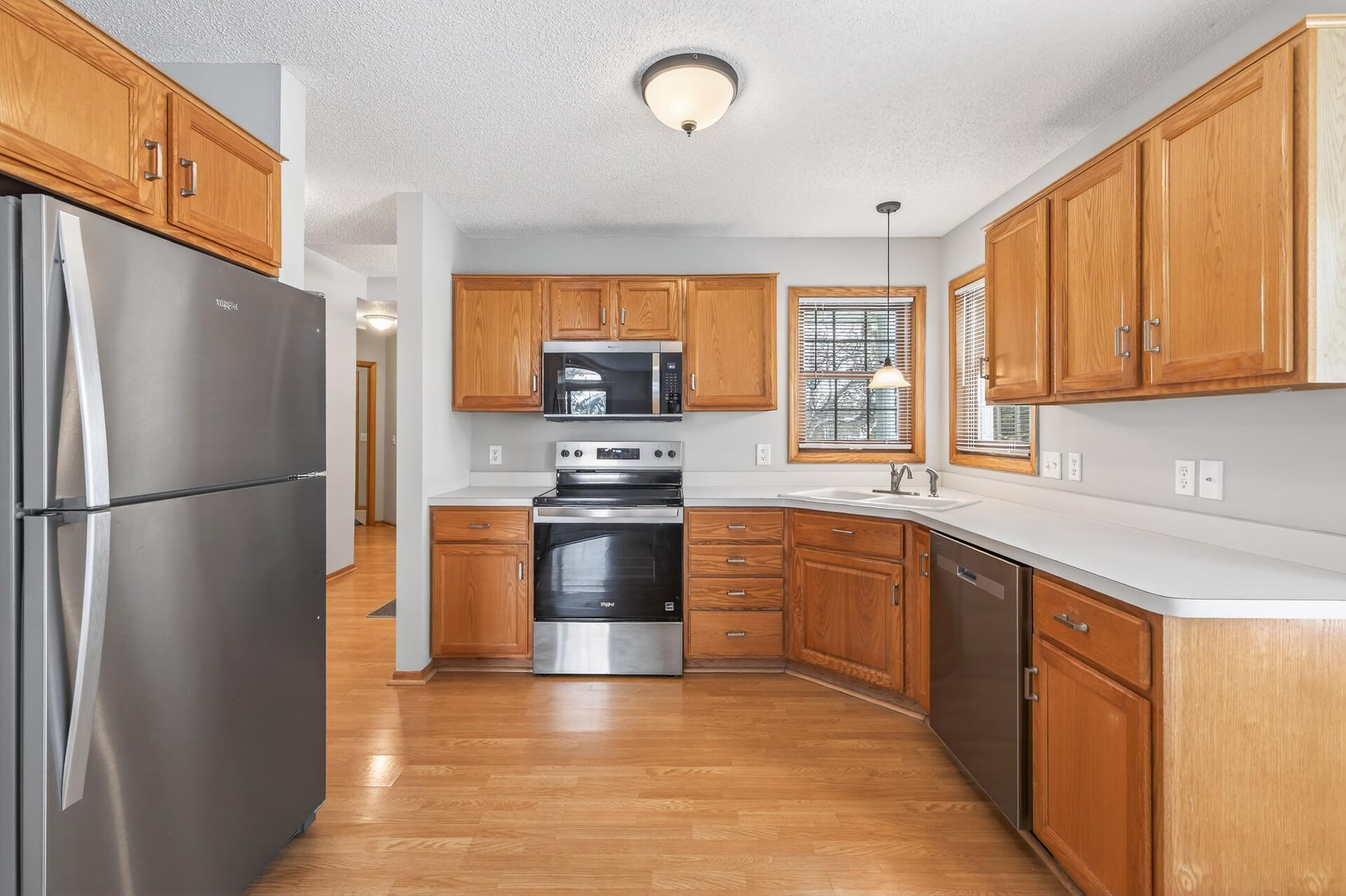 2121 Southwind Road Maplewood, MN 55109 - Photo 7 of 26