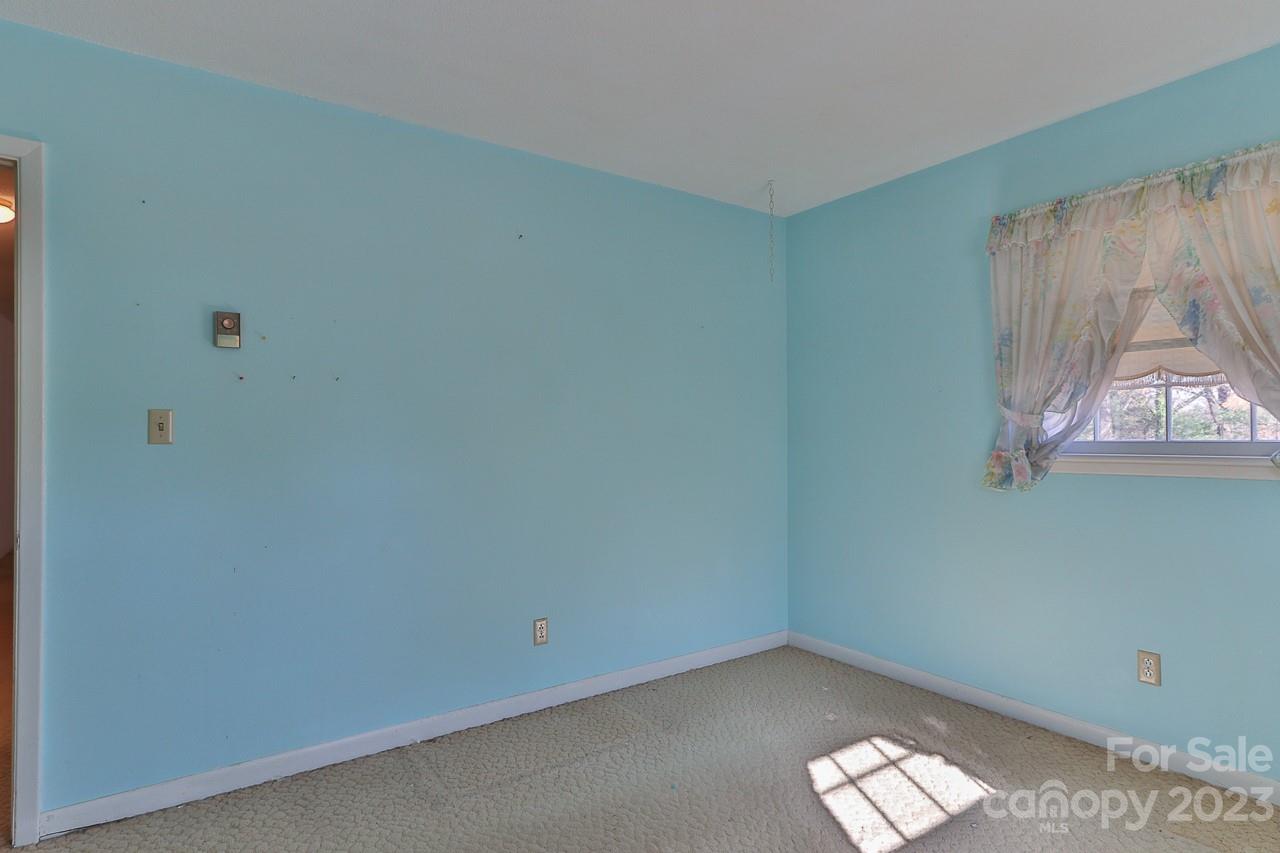 4081 Section House Road Hickory, NC 28601 - Photo 19 of 48 an empty room with a window