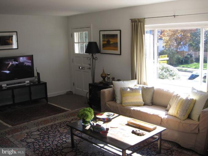 4937 33rd Road North Arlington, VA 22207 - Photo 3 of 17 Living Room #2