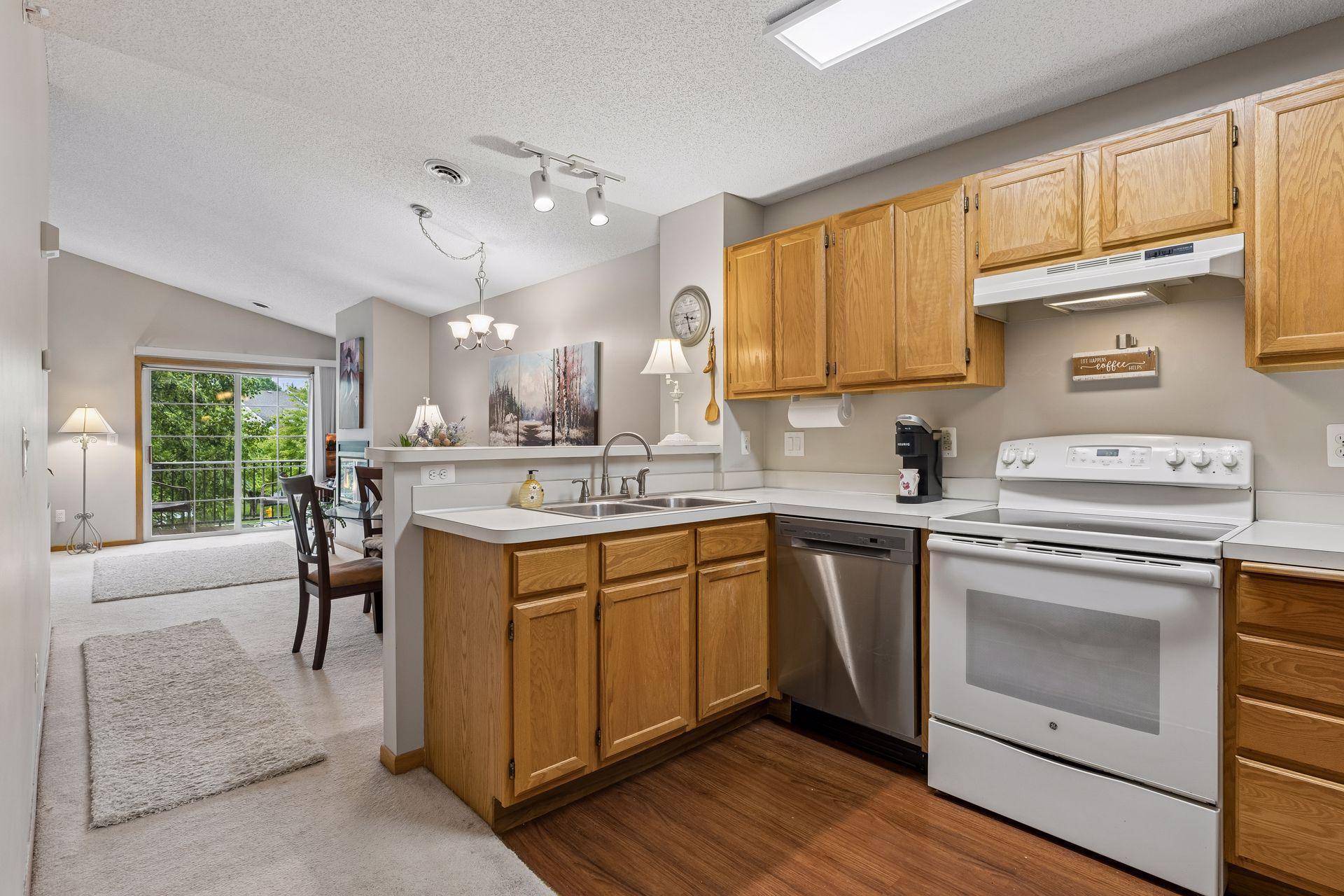 2240 Ranchview Lane North, Unit 80 Plymouth, MN 55447 - Photo 3 of 27