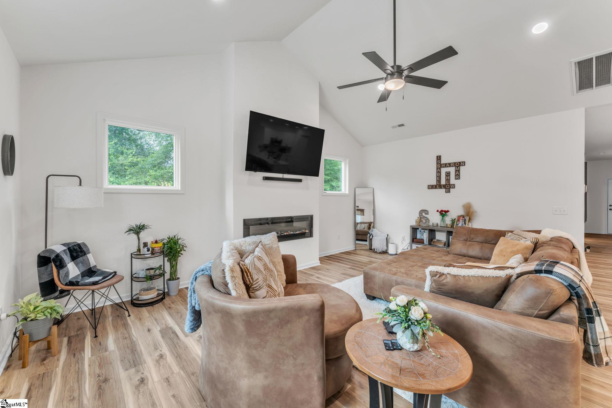 404 Burrell Street Pendleton, SC 29670 - Photo 5 of 33