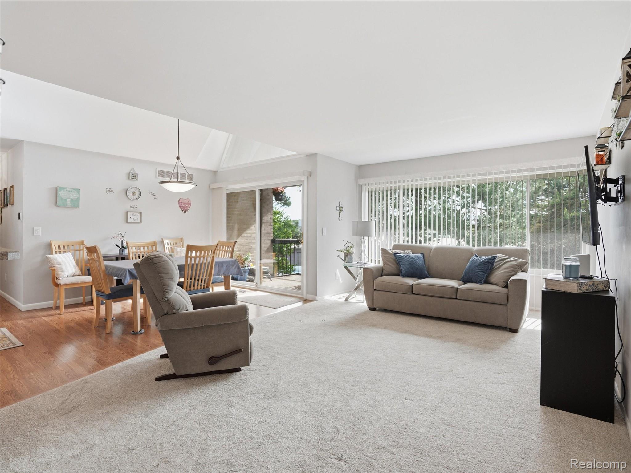 1975 Klingensmith Road, Unit 26 Bloomfield Hills, MI 48302 - Photo 3 of 21 12-DSC04148.jpg