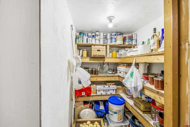 a view of residential houses with yard and trees