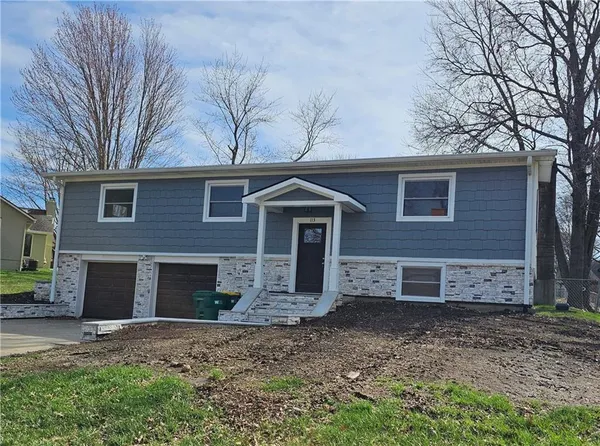 $310,000 | 113 Overhill Drive, Paola, KS 66071