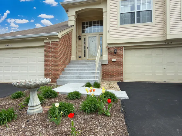 $285,000 | 30-w015 Juniper Court, Unit 30W015, Warrenville, IL 60555