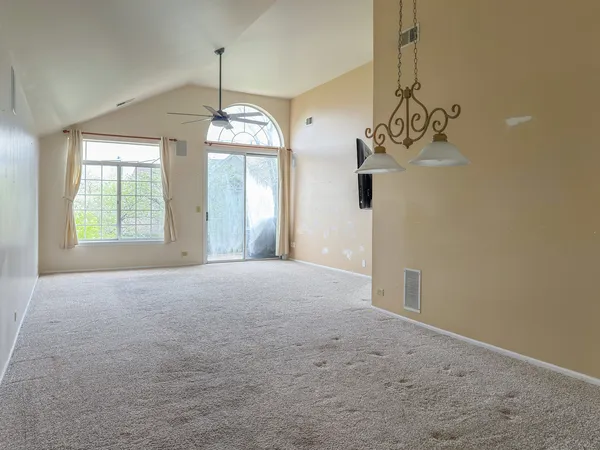 $285,000 | 30-w015 Juniper Court, Unit 30W015, Warrenville, IL 60555