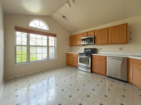 $285,000 | 30-w015 Juniper Court, Unit 30W015, Warrenville, IL 60555