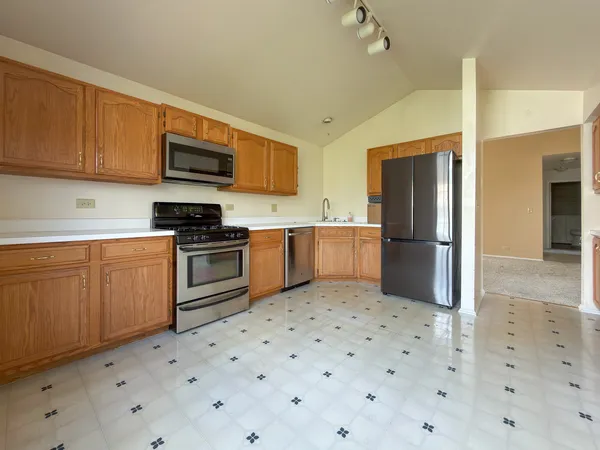 $285,000 | 30-w015 Juniper Court, Unit 30W015, Warrenville, IL 60555