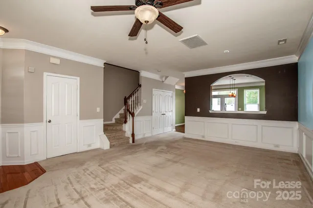 a view of empty room with a ceiling fan