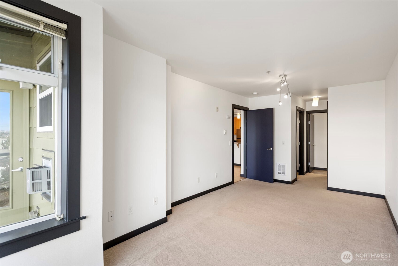 655 Crockett Street, Unit B207 Seattle, WA 98109 - Photo 14 of 28