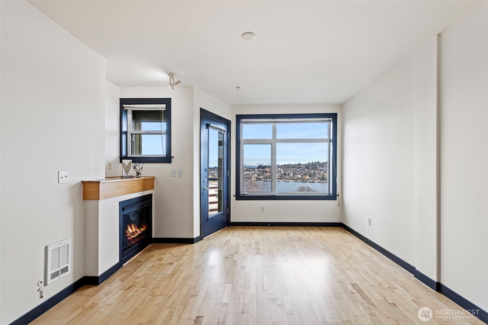 655 Crockett Street, Unit B207 Seattle, WA 98109 - Photo 7 of 28