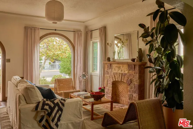 $899,900 | 4179 South Van Ness Avenue, Los Angeles, CA 90008