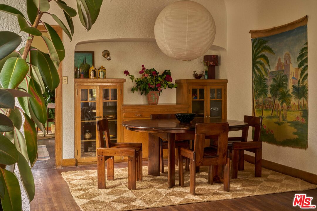 4179 South Van Ness Avenue Los Angeles, CA 90008 - Photo 11 of 44 a view of a dining room with furniture
