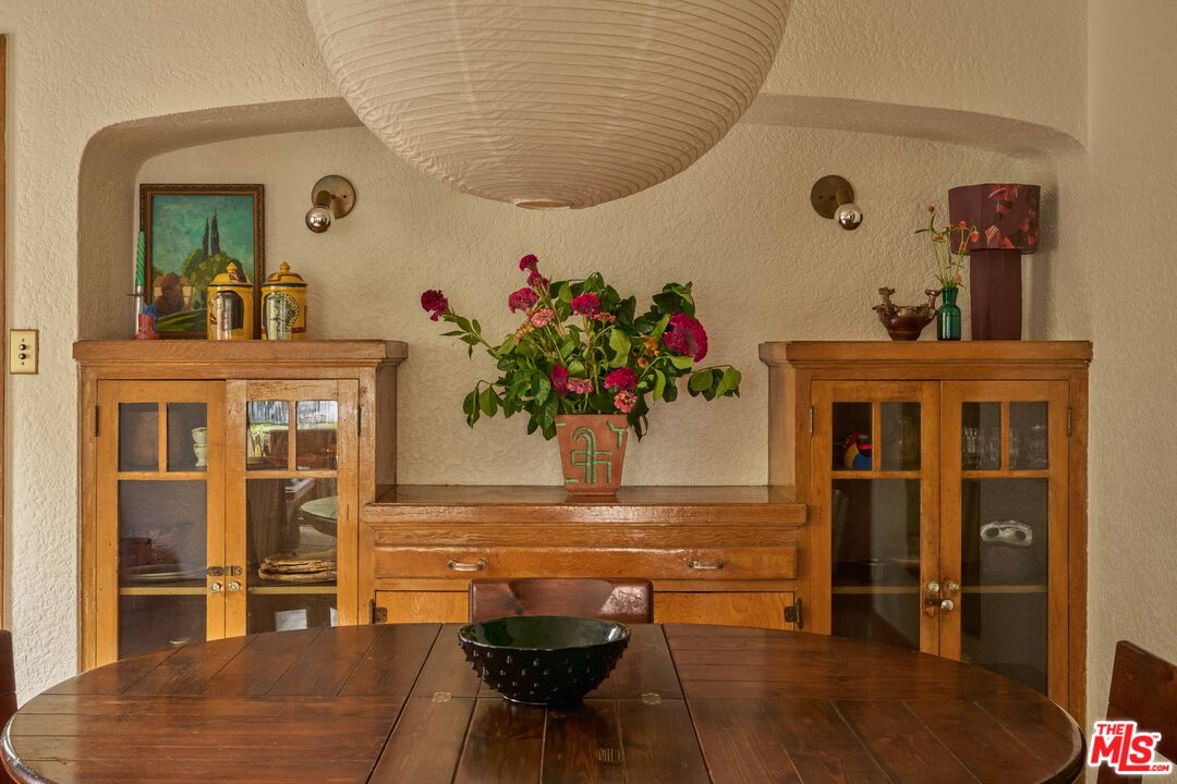 4179 South Van Ness Avenue Los Angeles, CA 90008 - Photo 12 of 44 a view of a living room and entryway