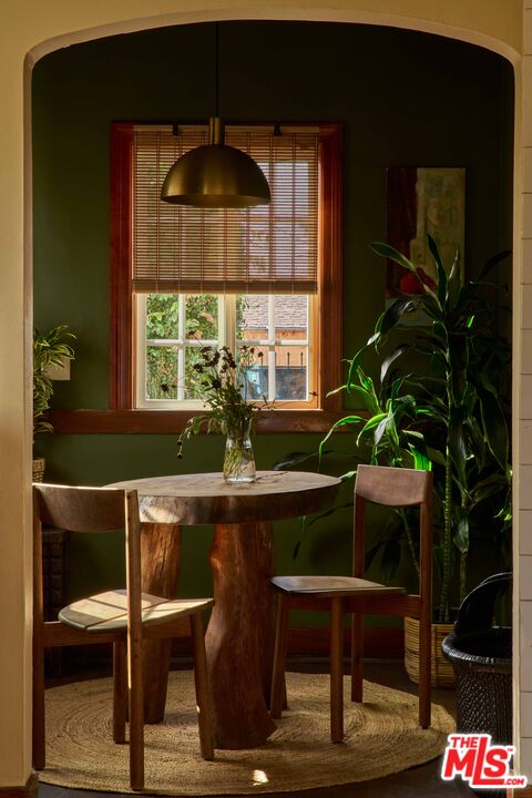 4179 South Van Ness Avenue Los Angeles, CA 90008 - Photo 17 of 44 a dining room with furniture and window