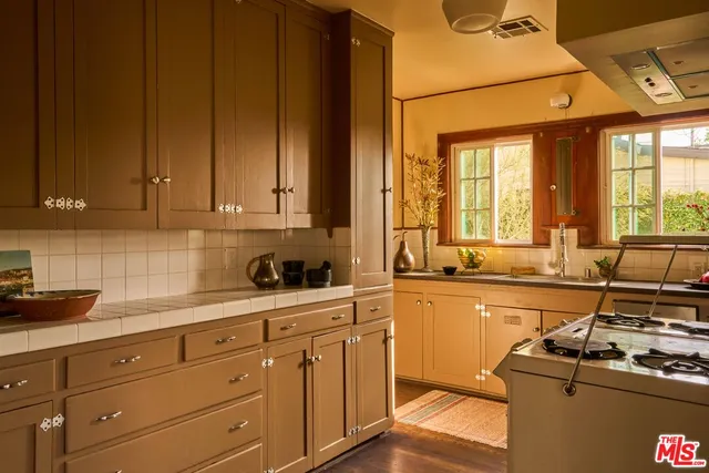 $899,900 | 4179 South Van Ness Avenue, Los Angeles, CA 90008