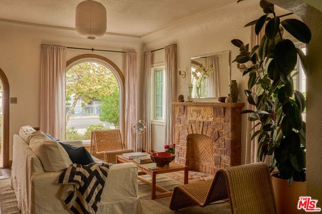 $899,900 | 4179 South Van Ness Avenue, Los Angeles, CA 90008