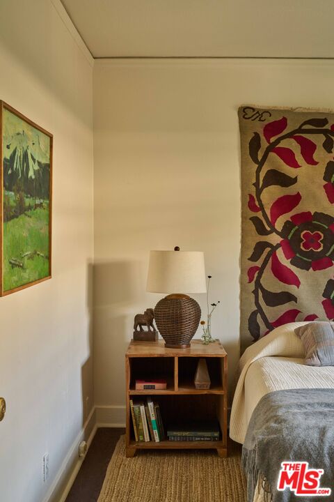4179 South Van Ness Avenue Los Angeles, CA 90008 - Photo 28 of 44 a living room with a couch and a potted plant