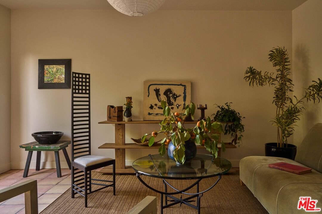 4179 South Van Ness Avenue Los Angeles, CA 90008 - Photo 35 of 44 a view of a workspace