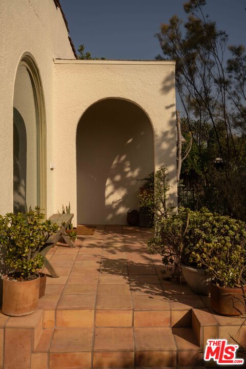 4179 South Van Ness Avenue Los Angeles, CA 90008 - Photo 4 of 44 a view of entrance gate of a house