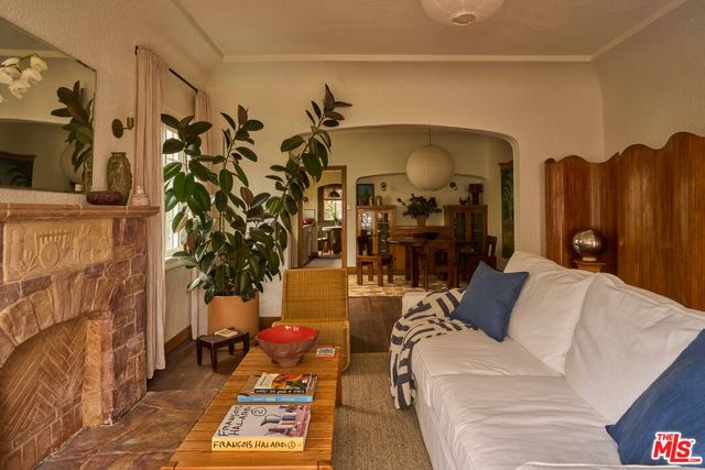 $899,900 | 4179 South Van Ness Avenue, Los Angeles, CA 90008