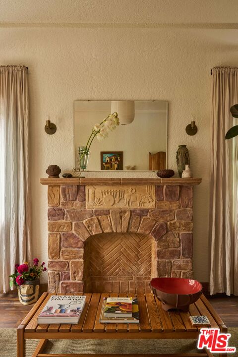 4179 South Van Ness Avenue Los Angeles, CA 90008 - Photo 8 of 44 a living room with furniture