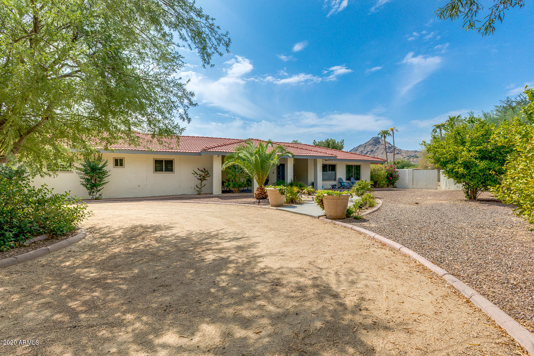 7812 North El Arroyo Road Paradise Valley, AZ 85253 - Photo 1 of 48 Front driveway