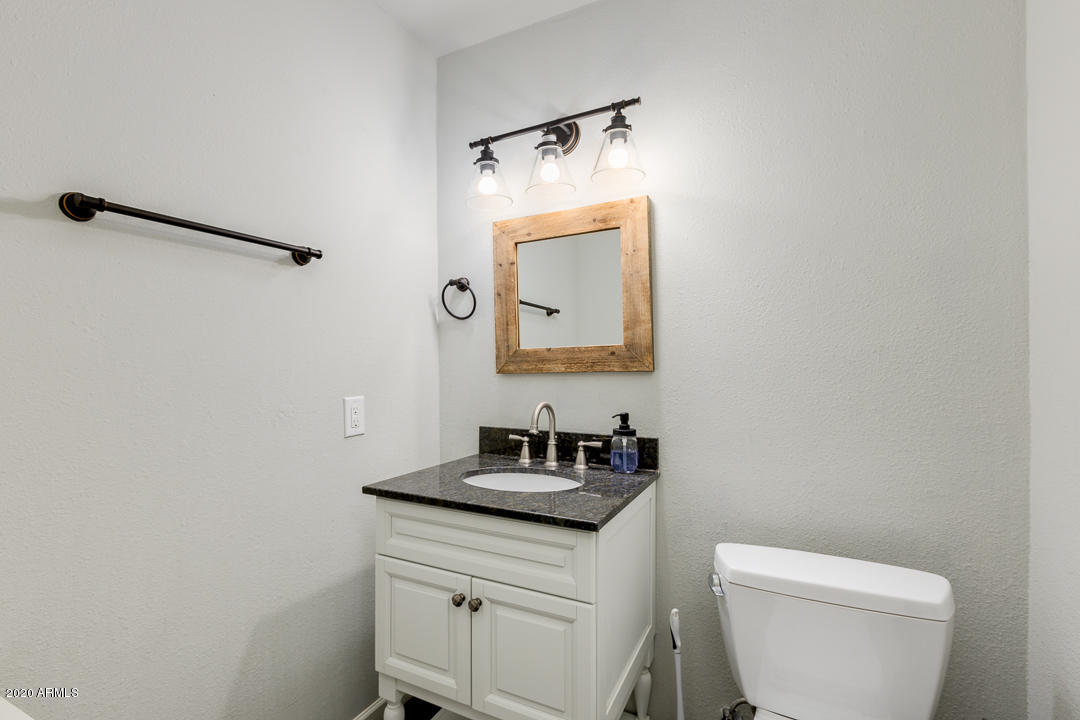 7812 North El Arroyo Road Paradise Valley, AZ 85253 - Photo 13 of 48 Hall bathroom