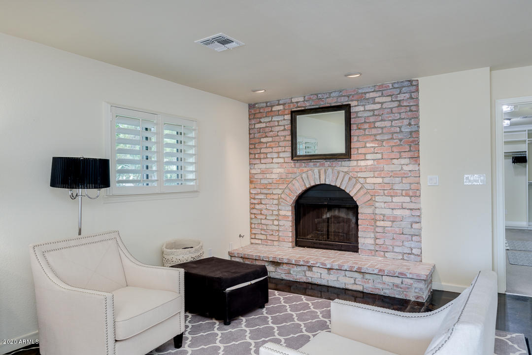 7812 North El Arroyo Road Paradise Valley, AZ 85253 - Photo 16 of 48 Master bedroom sitting area