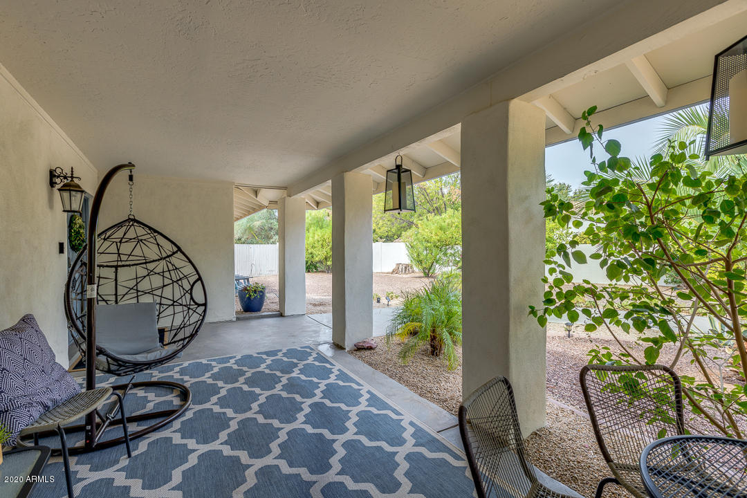 7812 North El Arroyo Road Paradise Valley, AZ 85253 - Photo 2 of 48 Front patio