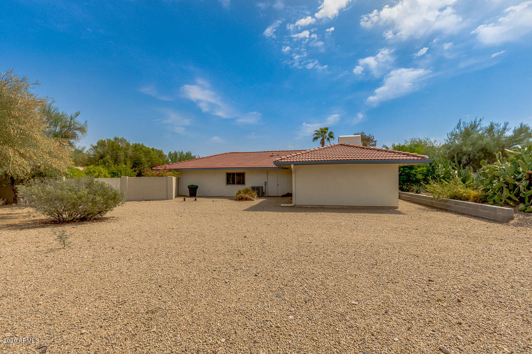 7812 North El Arroyo Road Paradise Valley, AZ 85253 - Photo 37 of 48 Side yard