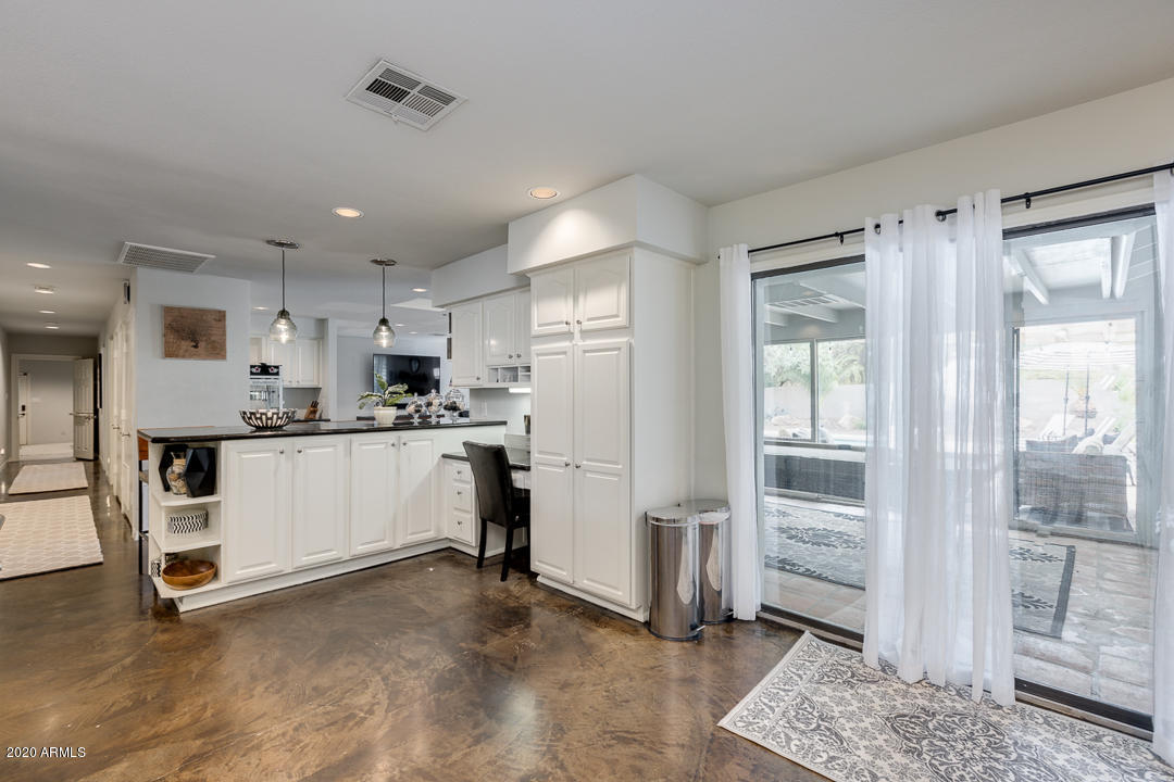 7812 North El Arroyo Road Paradise Valley, AZ 85253 - Photo 6 of 48 Kitchen