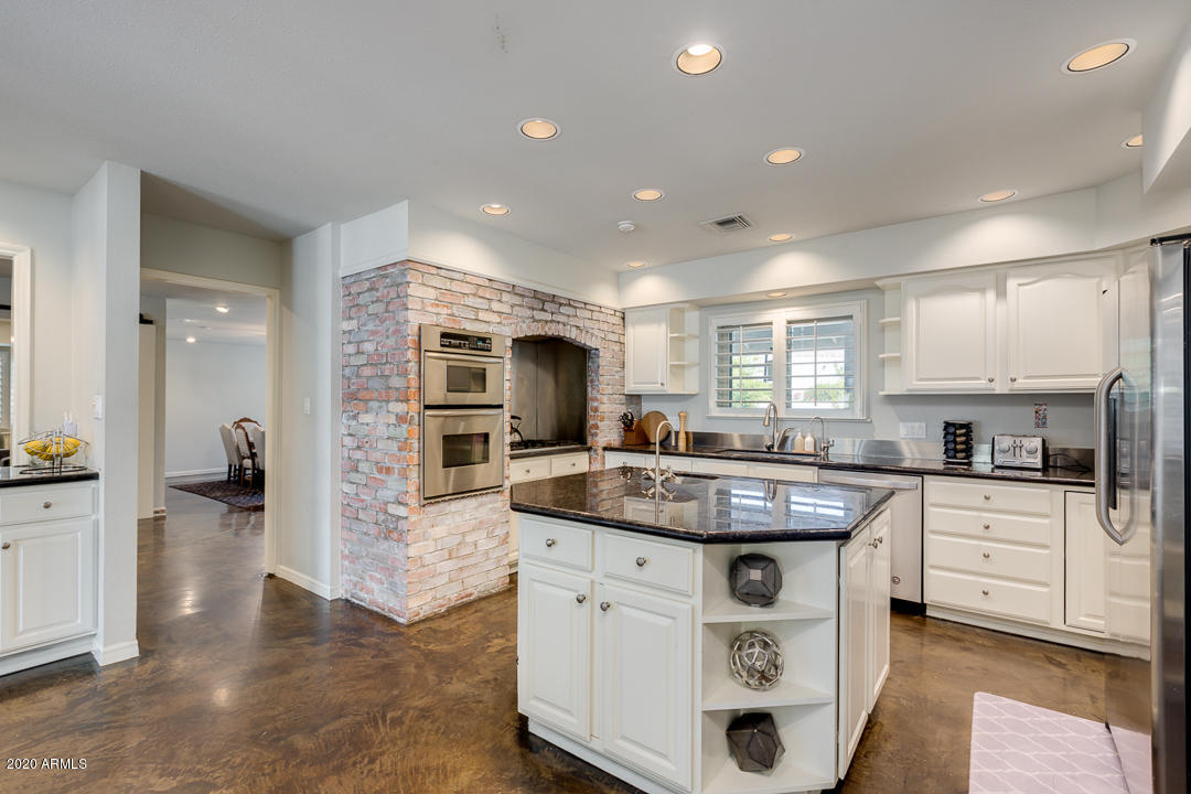 7812 North El Arroyo Road Paradise Valley, AZ 85253 - Photo 9 of 48 Kitchen Island