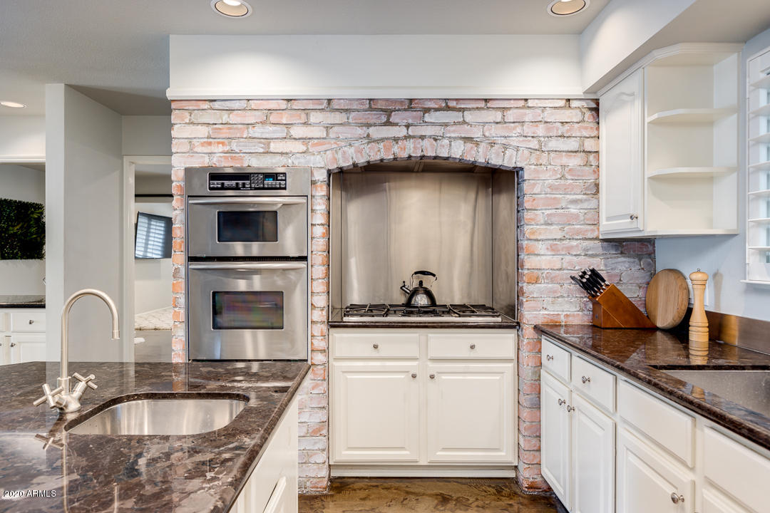 7812 North El Arroyo Road Paradise Valley, AZ 85253 - Photo 10 of 48 Limewashed Brick