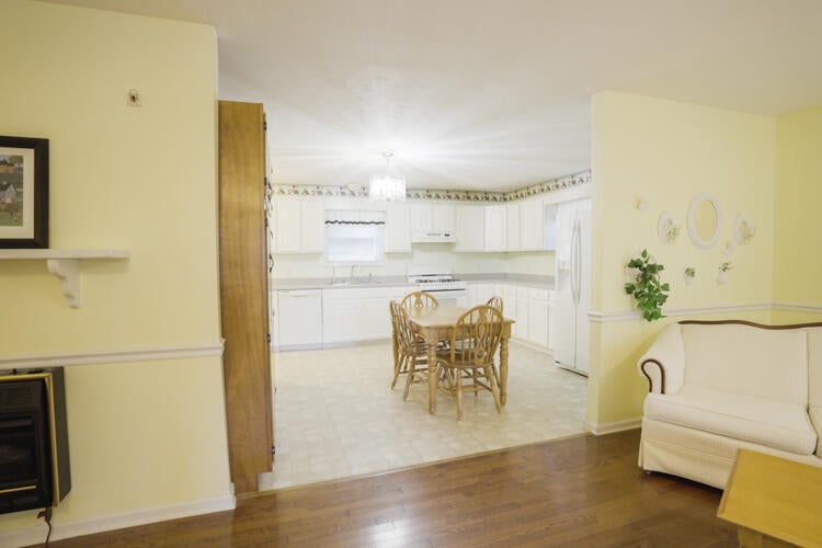 385 South Sandbranch Road Beckley, WV 25801 - Photo 7 of 25 Gallery Image 7