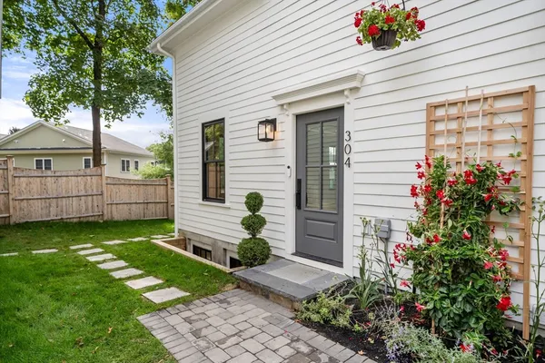 $1,789,000 | 304 Elliot Street, Unit 4, Newton, MA 02464