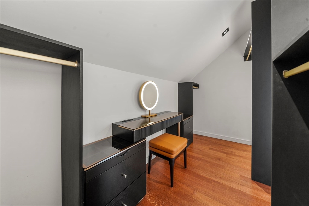 304 Elliot Street, Unit 4 Newton, MA 02464 - Photo 10 of 29