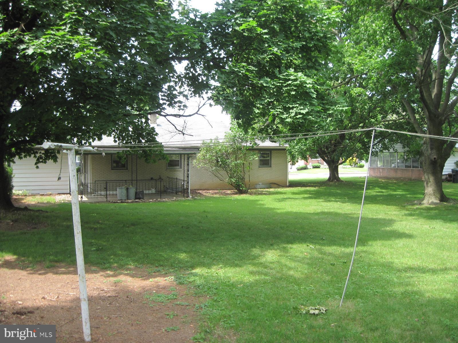 5 Willow Run Road Dover, PA 17315 - Photo 25 of 33 even a clothesline!